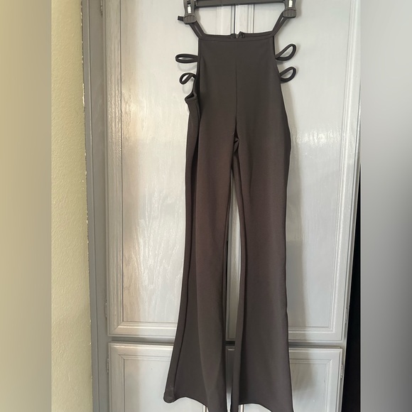 Zaful Flirty flare peekaboo pant zipup back hip cutouts M - Picture 2 of 9